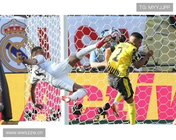 曼联防线失误频繁,防守稳定性问题持续显现 曼联防线失误频繁,防守稳定性问题持续显现